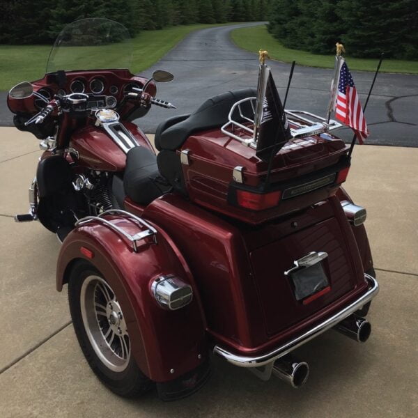 HARLEY-DAVIDSON-TRIKE-WITH-8-IN-MOTORCYCLE-FLAGS